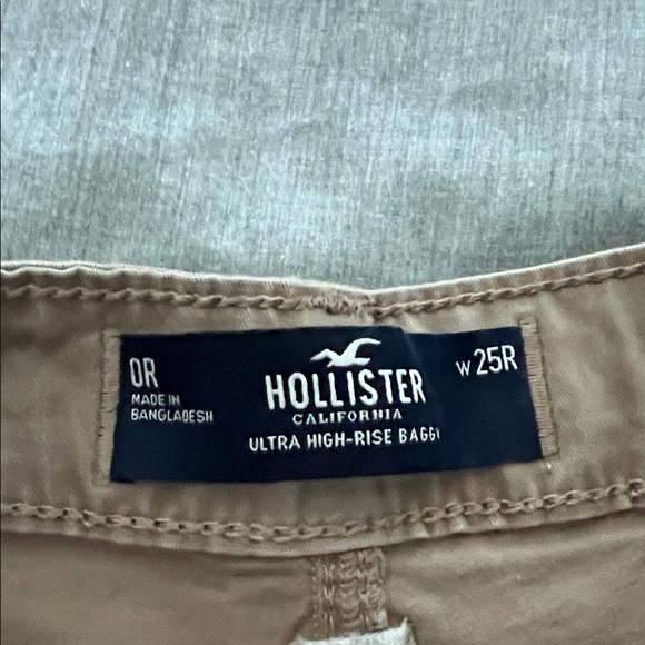 Hollister Women's Tan Straight Leg Cargo Pants - Picture 4 of 5